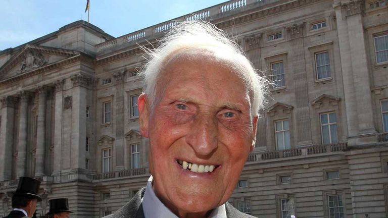 Bert Williams: Former Wolves and England goalkeeper passes away