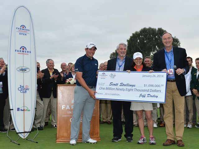 Stallings collects his winner's cheque