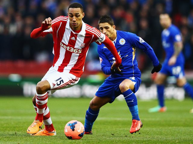 Steven N'Zonzi and Anthony Knockaert battle for the ball