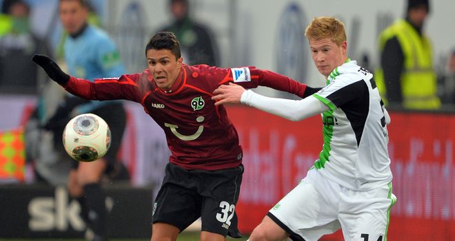 Kevin De Bruyne gets away from Leonardo Bittencourt