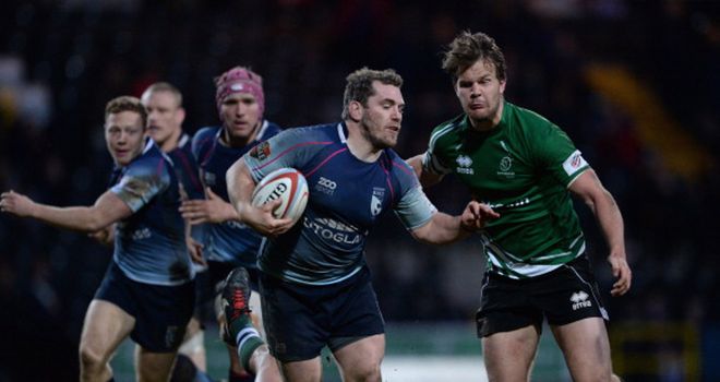 Neil Cochrane on the charge for Wasps