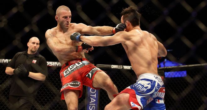 Tarec Saffiedine (L): Used leg kicks to gain advantage over Hyun Gyu Lim