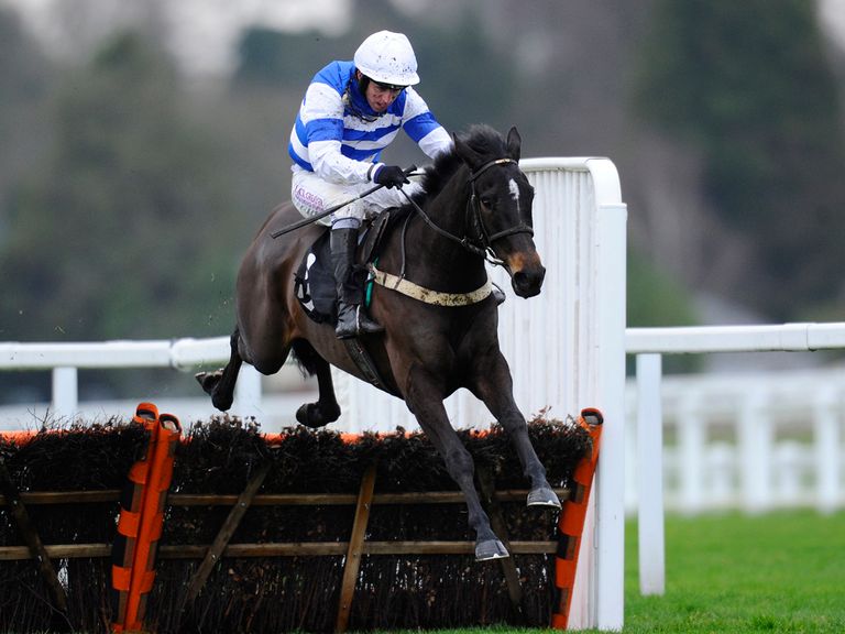 Leighton Aspell riding Astre De La Cour to victory