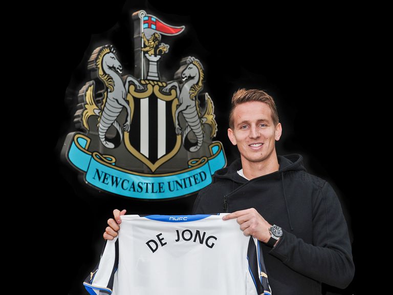 Luuk De Jong poses with a Newcastle shirt after signing on loan