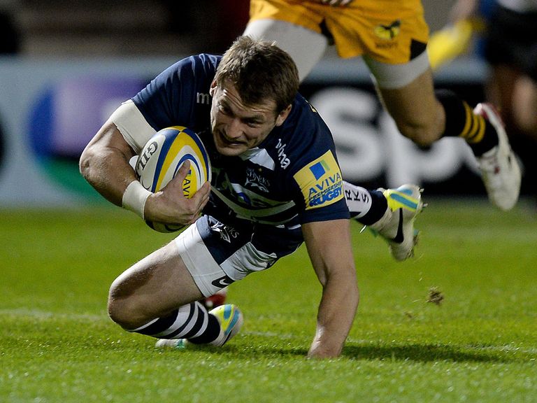 Mark Cueto: Signs a new deal