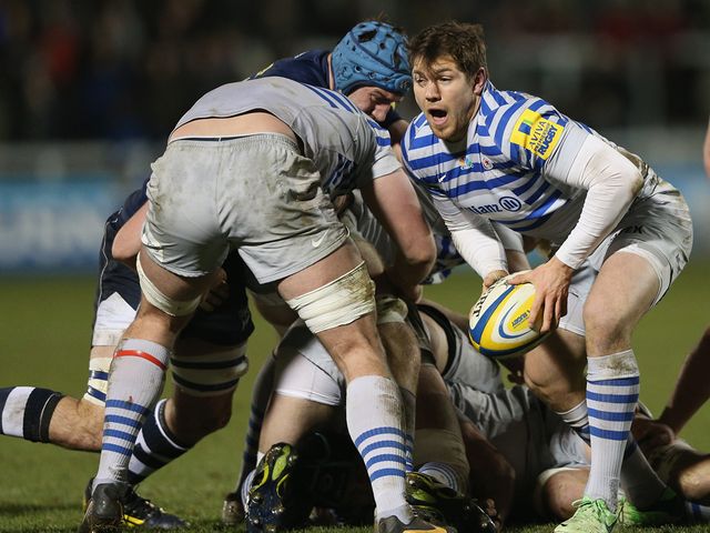 Alex Goode looks to set up a Saracens attack
