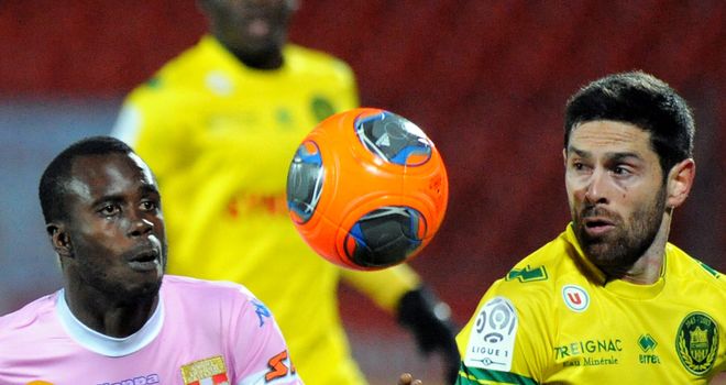 Modou Sougou and Olivier Veigneau focus on the ball