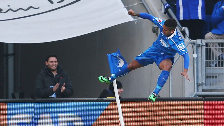 Roberto Firmino isn't a fan of the corner flag