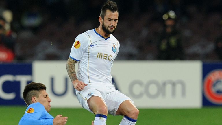 Federico Fernandez and Steven Defour: Battle for the ball
