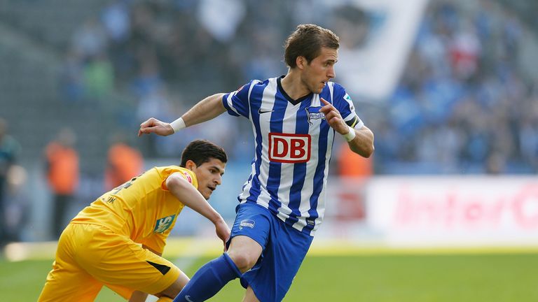 Peter Pekarik looks to make progress