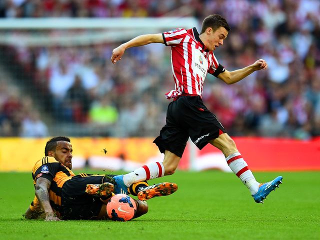 Tom Huddlestone tackles Stefan Scougall