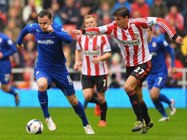 Jordon Mutch is closed down by Santiago Vergini