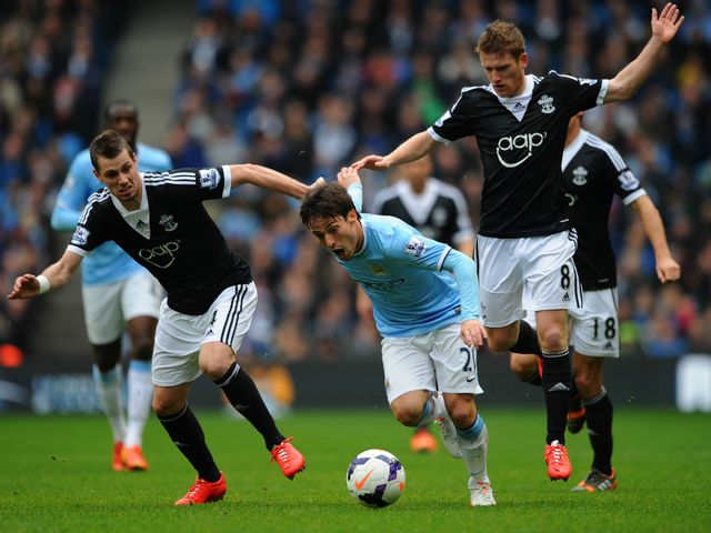 David Silva tries to make progress