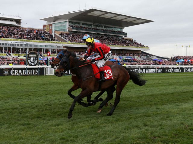 Duke Of Lucca hangs on to beat Vino Griego narrowly