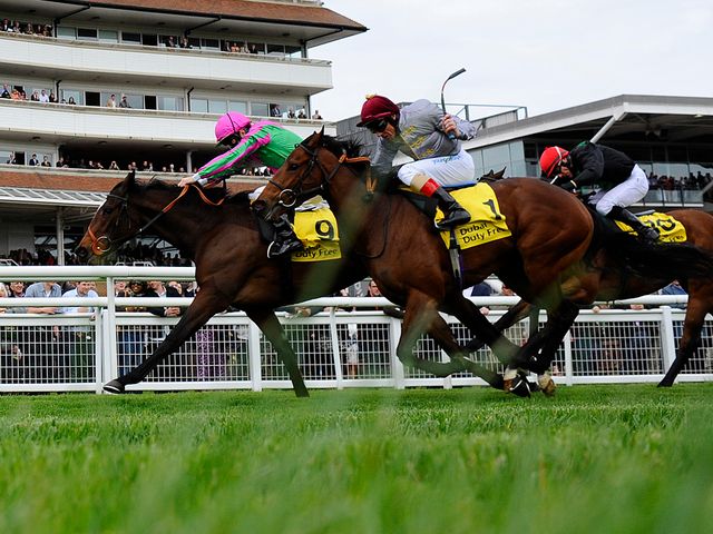 J Wonder beats Al Thakhira at Newbury to stake her 1000 Guineas claim