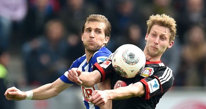 Peter Pekarik can't get ahead of Stefan Kiessling
