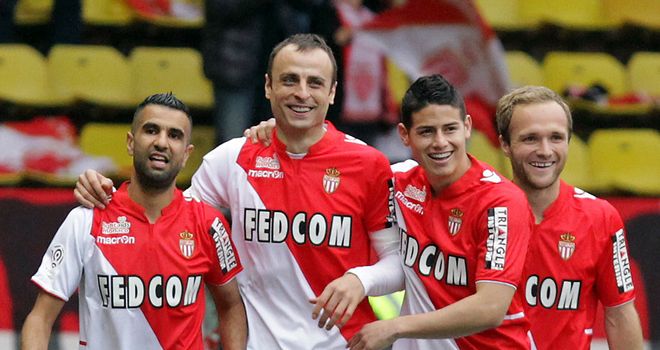 Dimitar Berbatov celebrates after scoring the winner