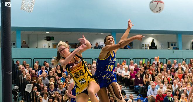 Manchester Thunder's Krista Enziano battles Team Bath's Stacey Francis for the ball. (http://www.brightiphotography.com/)