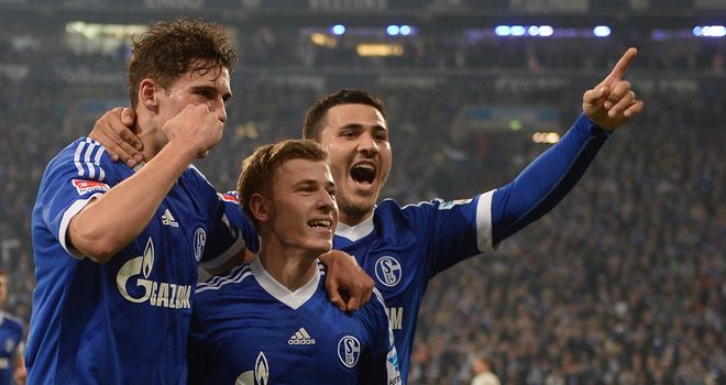 Schalke celebrate Max Meyer's goal