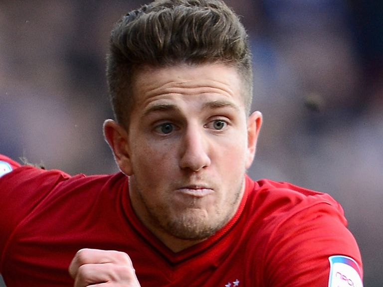 Sam Hutchinson: Sheffield Wednesday move