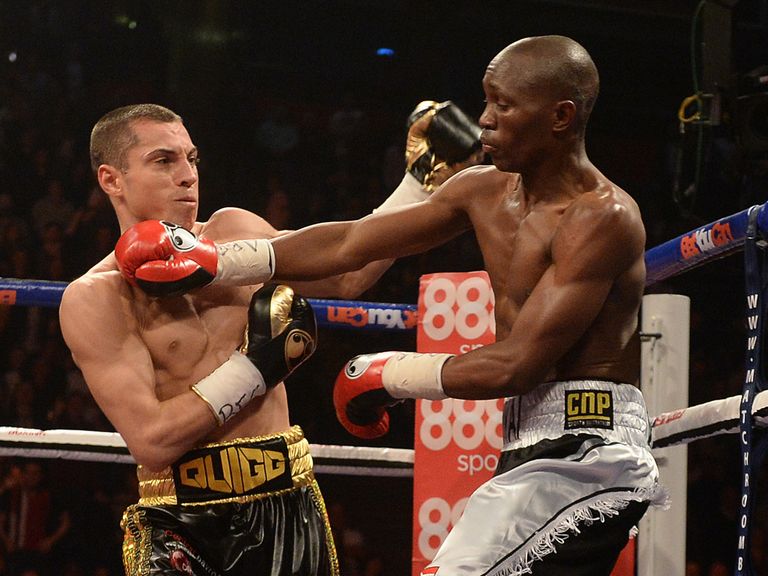 Scott Quigg in action against and Tshifhiwa Munyai in Manchester