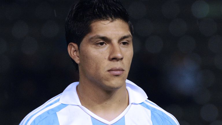 Enzo Perez: Not drawn by interest from Manchester United and Valencia