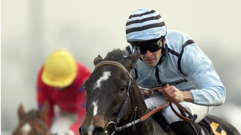 Amir Quinn in action at Kempton Park