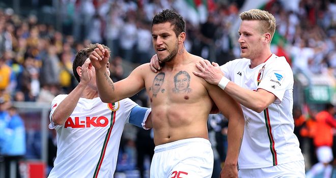 Raul Bobadilla celebrates his late goal