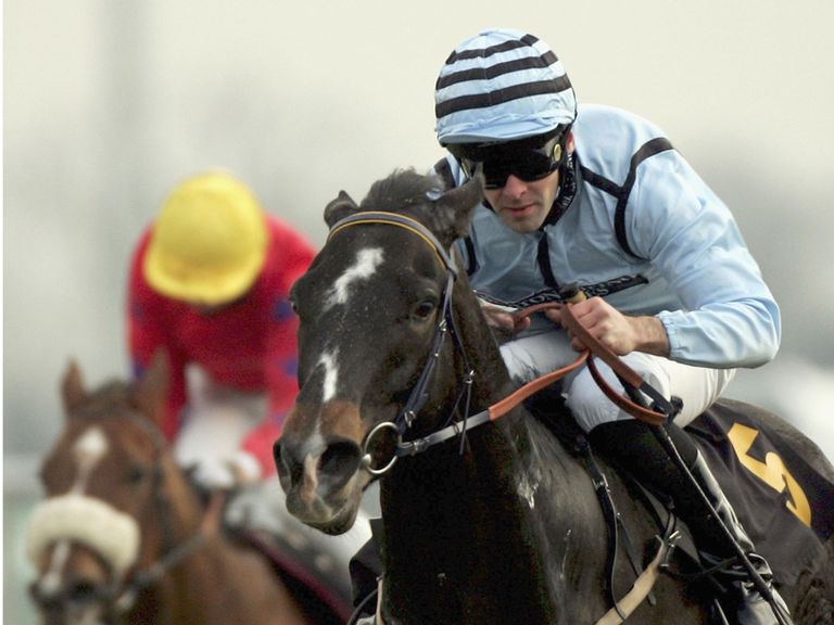 Amir Quinn in action at Kempton Park