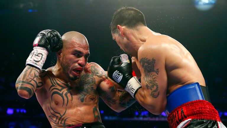 Miguel Cotto battles Sergio Martinez in New York