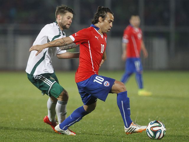 Chile's Jorge Valdivia holds off Corry Evans
