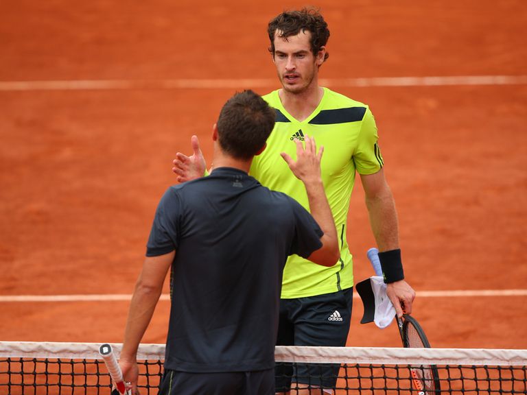 Andy Murray shakes hands with Philipp Kohlschreiber