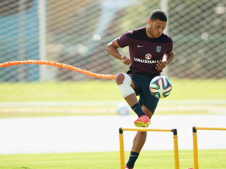 Alex Oxlade-Chamberlain of England trains in heavy strapping