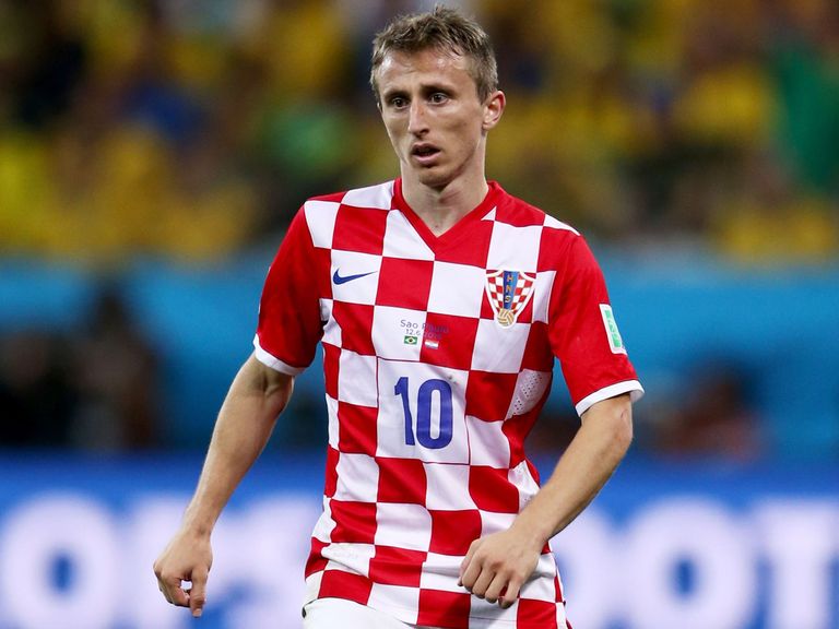 Luka Modric: Extends his contract with Madrid until 2018