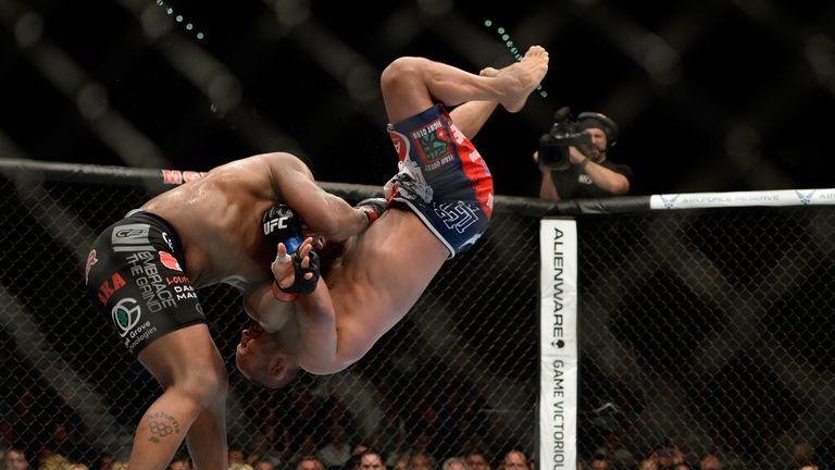 Olympic wrestler Cormier throws Dan Henderson