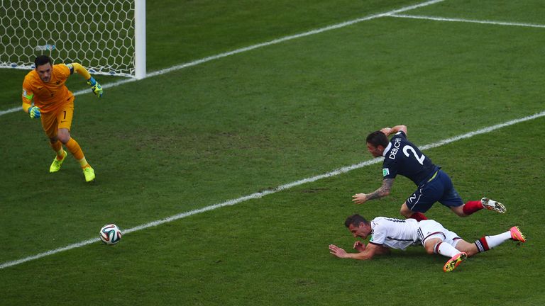 Klose: Penalty appeals waved away