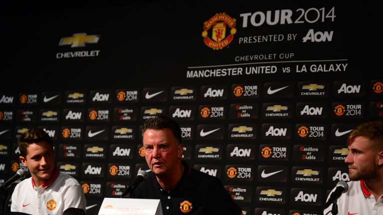 Van Gaal: With Shaw and Herrera at press conference