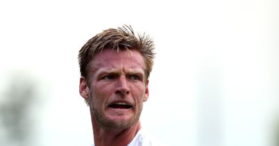 Groth dumps out Mahut