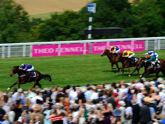 Ivawood streaks clear under Richard Hughes to win in fine style
