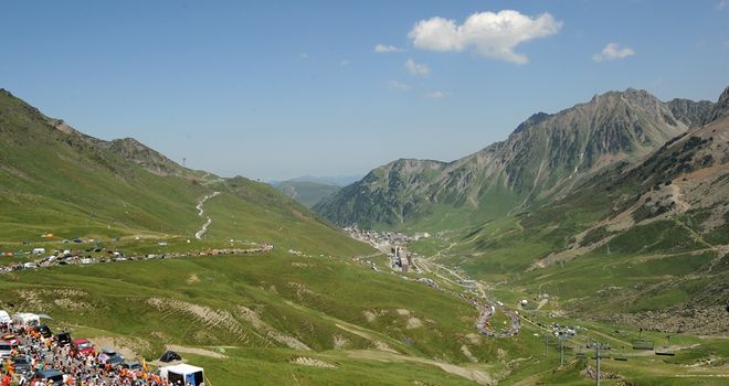 The peloton will climb the Col du Tourmalet on stage 18