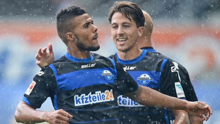 Elias Kachunga (left): Scored Paderborn's second goal at Hamburg