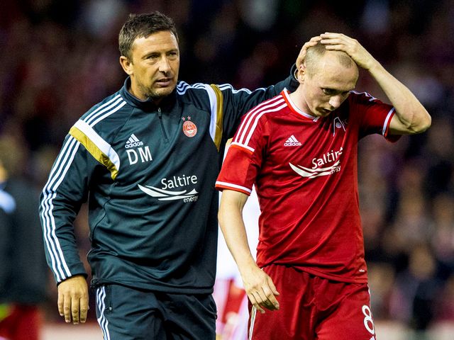Aberdeen manager Derek McInnes (l) consoles Willo Flood