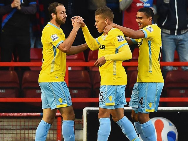 Dwight Gayle (C) of Crystal Palace celebrates