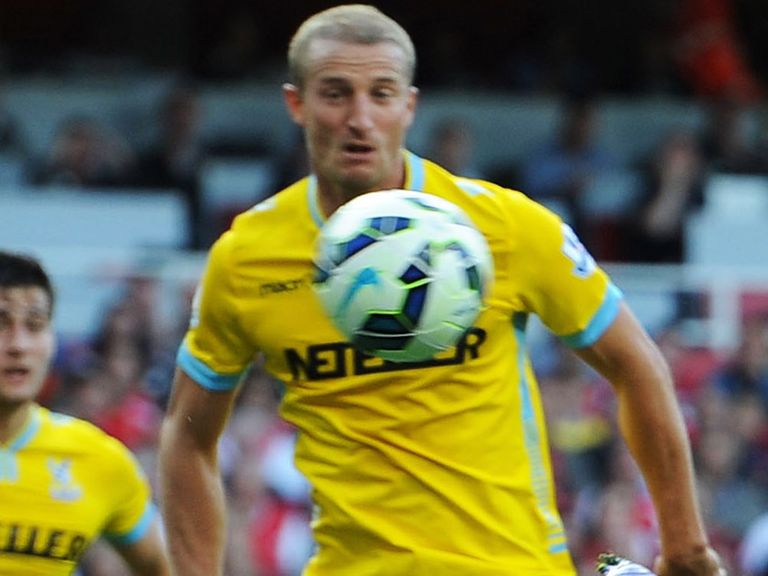Hangeland: Wants to extend his club career