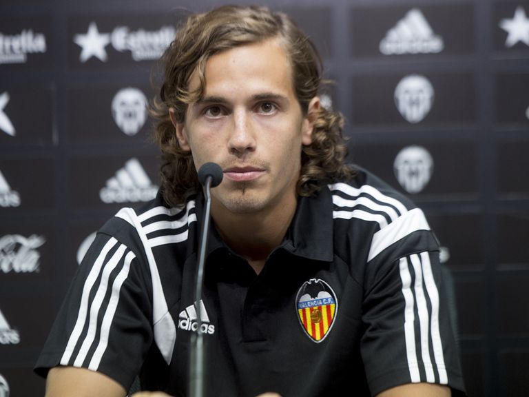 Lucas Orban during his official presentation at the Mestalla stadium in Valencia