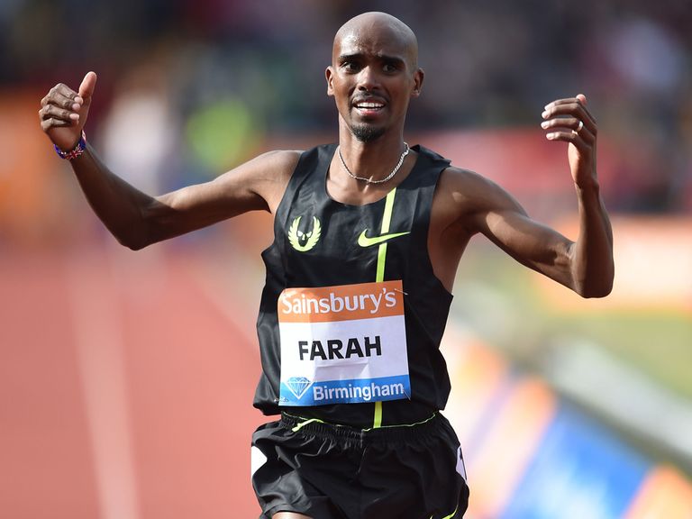 Mo Farah sets a new British two-mile record in Birmingham