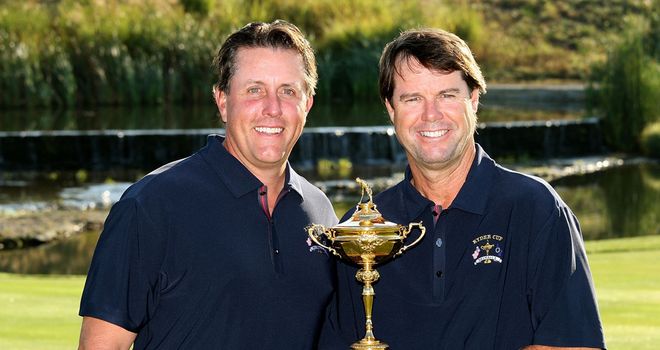 Phil Mickelson poses with Paul Azinger 