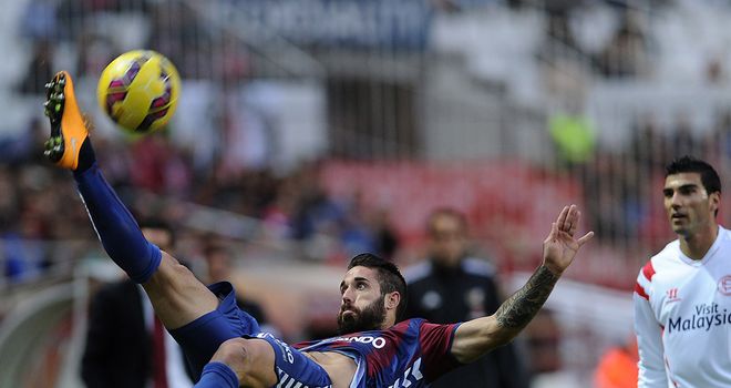 Federico Piovaccari in action for Eibar