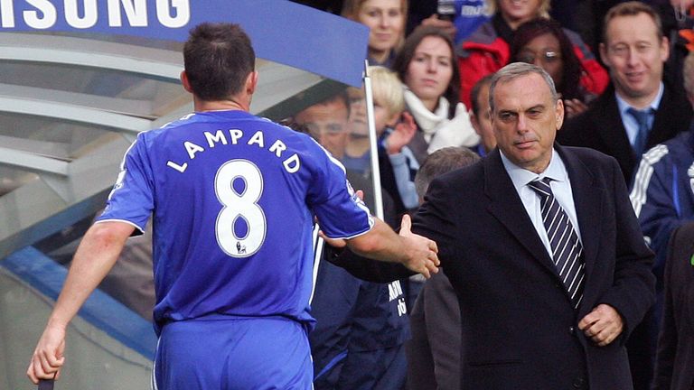 Chelsea's Frank Lampard shakes hands with Avram Grant after the 2007 win