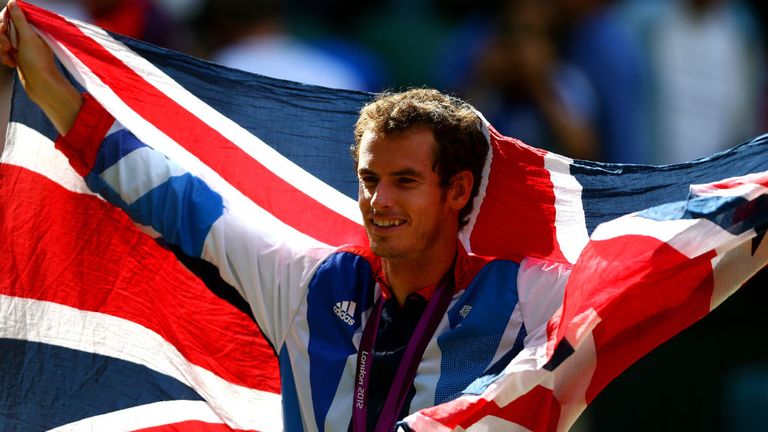 Murray shows off his gold medal at London 2012